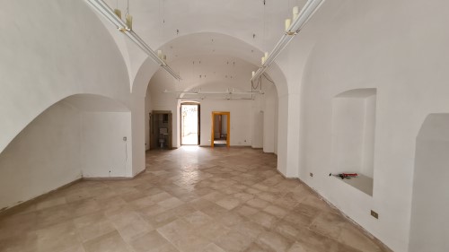 Centralissimo Locale Commerciale con Doppia Esposizione